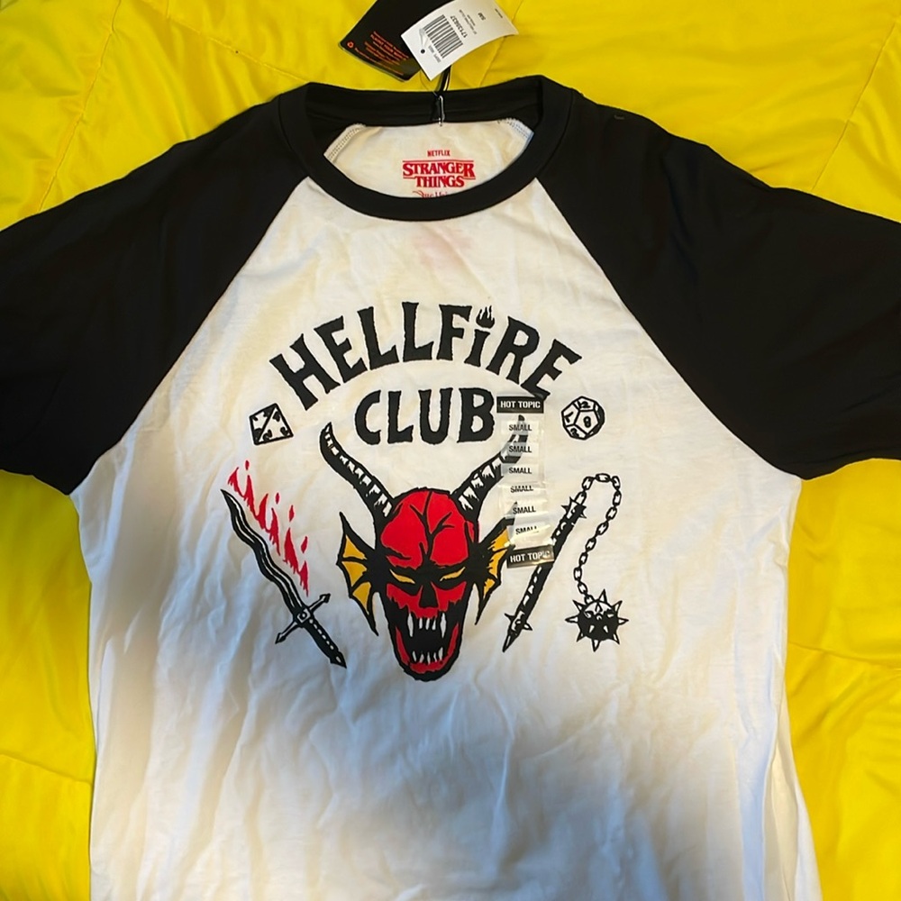 NWT stranger things raglan sleeve hellfire club